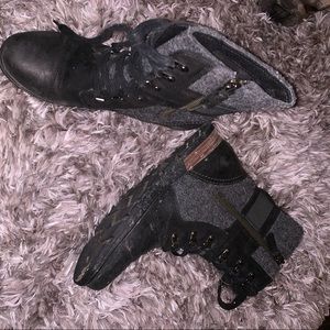 Sorel black and grey boot!